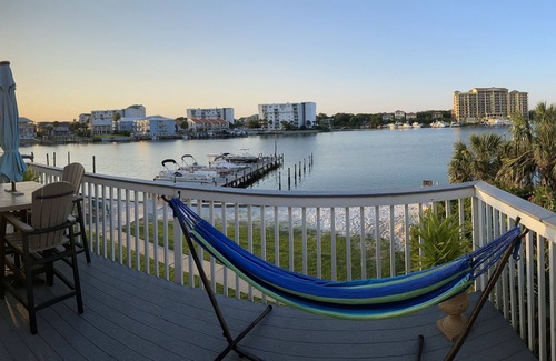 Holiday Isle Condo | Modern condo on Harbor & steps from the beach! W/Private balcony & Boat Slip