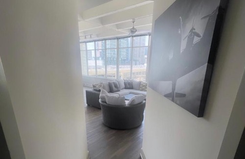 Cabbagetown Apartment | Modern Condo w/ Skyview