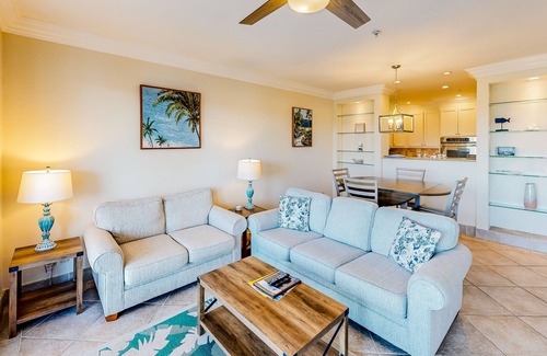 Carrabelle Condo | Modern condo with balcony, W/D, AC, pickleball, & swimming pool