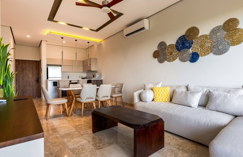 Playa Paraiso Condo | Modern condo with rooftop infinity pool, hot tub, jetted hot tub & WiFi