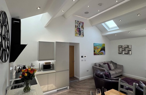 Carnforth Apartment | Modern Contemporary Apartment Edge Of Lake District Close to Windermere