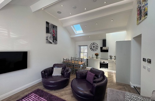 Carnforth Apartment | Modern Contemporary Apartment Edge Of Lake District Close to Windermere