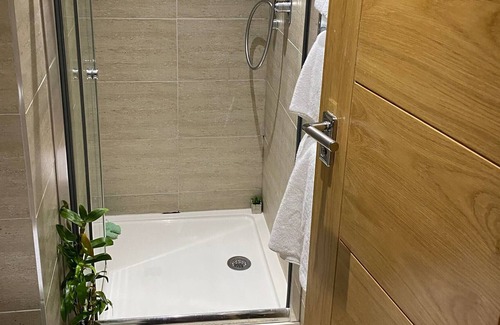Dunstable Apartment | Modern Contemporary Luxury Small Medium