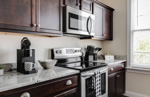 Church Hill Apartment | Modern, Convenient Gem: Urban Retreat 'n Richmond