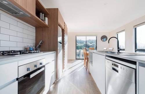 Newstead House | Modern & Convenient in Newstead