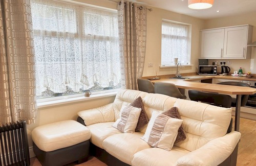 Mumbles House | Modern Cosy home, Limeslade Bay | Pass the Keys