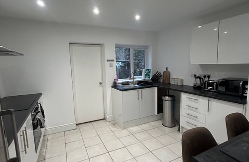 Margam House | Modern Cosy Spacious 4 Bedroom House