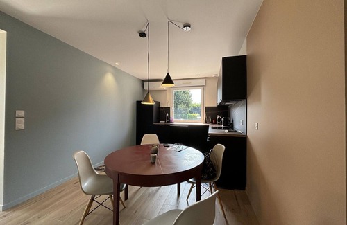 Ebreuil Cottage | Modern Cottage in Historic Village with Garden and Air Conditioning