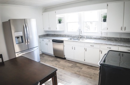 Morganton House | Modern Cottage : Near Hospitals and Brewery!