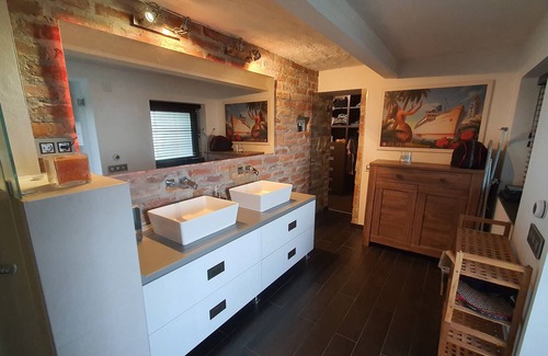 Pecs Cottage | Modern cottage with amazing views and a jacuzzi