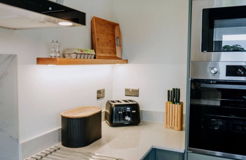 Llanarthney House | Modern Country Escape – Sleeps12