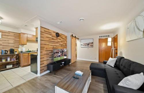Shelby Township Apartment | Modern Cozy 1 Bedroom Apartment in Shelby Township
