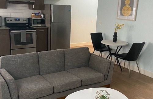 Surrey House | Modern cozy 1 bedroom suite in Cloverdale