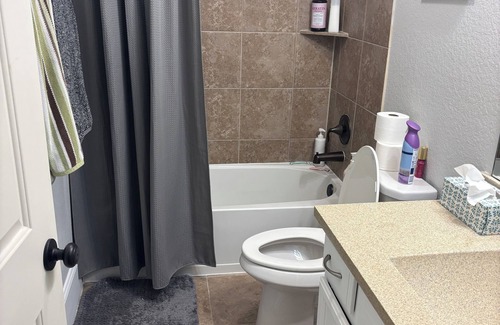 Spring Branch Central House | Modern, Cozy 2- bdr house -near Downtown, Galleria, Heights, Memorial, Med Ctr.