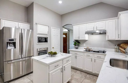 Plano House | Modern Cozy 3 Bedroom Family Home
