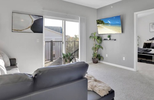 Northwest Columbus Apartment | Modern Cozy Balcony Suite/Free Parking/NEW -- 15 minutes from Downtown Columbus!