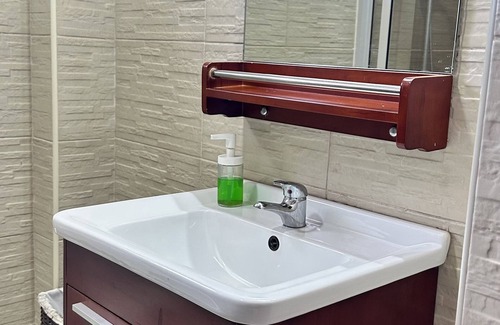 Kileleshwa Apartment | Modern Cozy-chic Condo Private Room/Bathroom w/TV