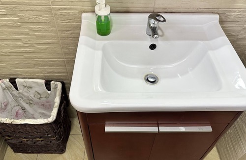 Kileleshwa Apartment | Modern Cozy-chic Condo Private Room/Bathroom w/TV