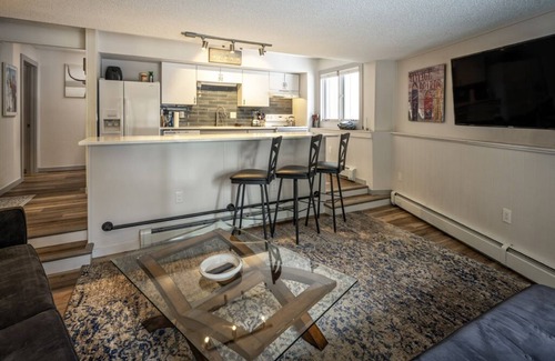 Boulder Ridge Condo | Modern cozy condo located close to ski area and Nordic Center in Breckenridge!