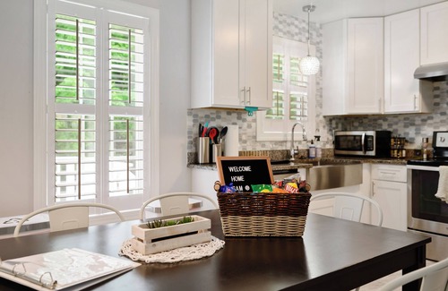 East Raleigh House | Modern Cozy Home only 2 miles to Downtown