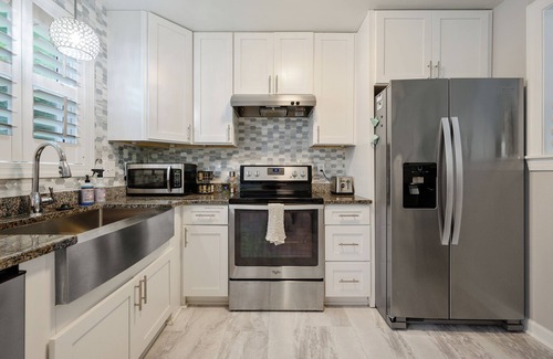 East Raleigh House | Modern Cozy Home only 2 miles to Downtown