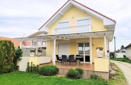 Vrakuna House | Modern & cozy house with 3 bed rooms and garden