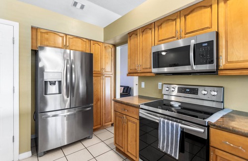 San Carlos Park House | Modern & Cozy Oasis ~ Close to Center ~ Sunny Pool