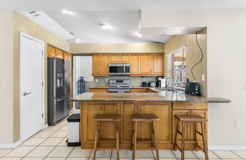 San Carlos Park House | Modern & Cozy Oasis ~ Close to Center ~ Sunny Pool