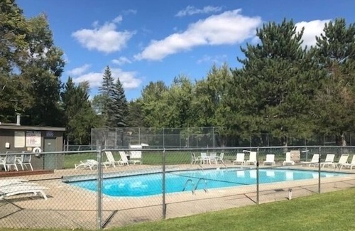 Hill City House | Modern & Cozy Quadna Mtn. Townhouse + Beach Access to Hill Lake!