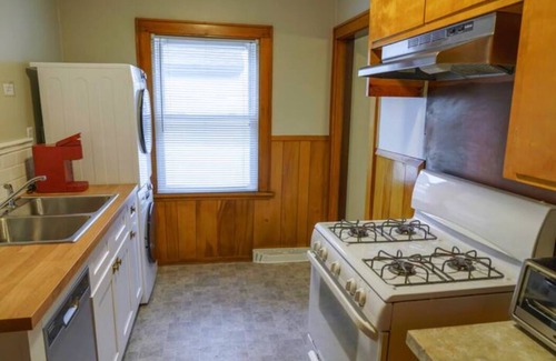 Northrop House | Modern, Cozy unit - Great Location
