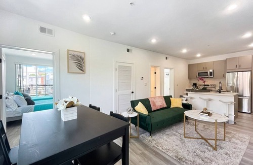 Kingman Park Bed & Breakfast | Modern DC Unit | City Skyline View | Prime Location