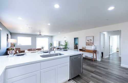 Ridgecrest House | Modern Desert Escape + EV Charging!