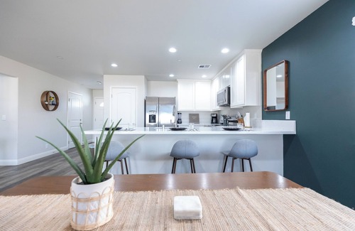 Ridgecrest House | Modern Desert Escape + EV Charging!