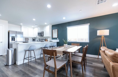 Ridgecrest House | Modern Desert Escape + EV Charging!