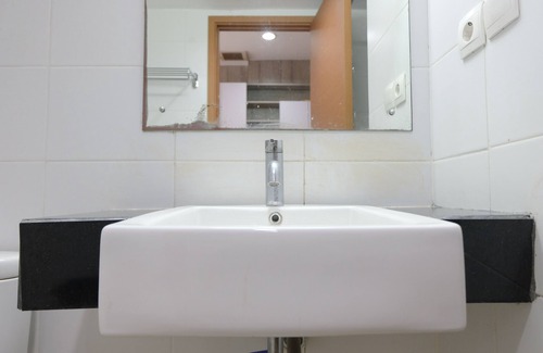 Hegarmanah Apartment | Modern Designed And Strategic Studio Room At Beverly Dago Apartment