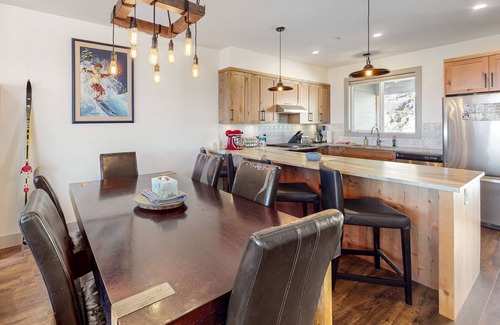 Snow Pine Estates House | Modern, dog-friendly townhome with hot tub, fireplace & fast WiFi - ski-in/out