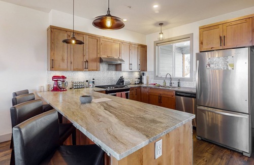 Snow Pine Estates House | Modern, dog-friendly townhome with hot tub, fireplace & fast WiFi - ski-in/out