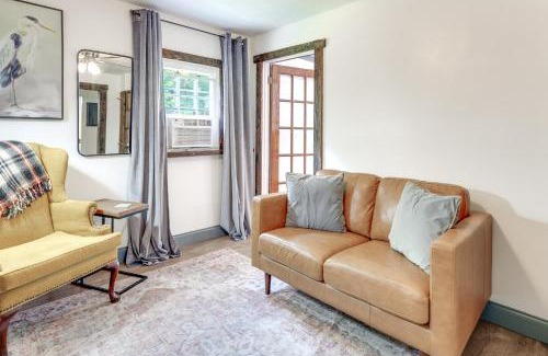 Burnsville Apartment | Modern, Dog-Friendly Getaway on Cane River!