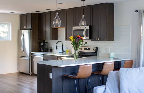Bozeman House | Modern Downtown Getaway - Walk Everywhere