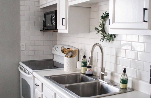 Old Town Fredericksburg Apartment | Modern Downtown Apartment Above Local Coffee Shop