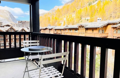 Val-d'Isere Apartment | Modern Duplex · Central Location · Family-Friendly · Mtn Views