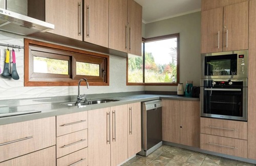 Villarrica House | Modern, Elegant Retreat with stunning Panoramic Views of Lake Villarrica!
