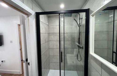 Luton House | Modern en-suite rooms Luton air port