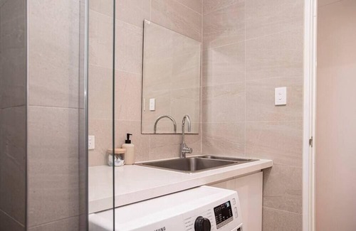 Belmont Apartment | Modern Family Apt Close to Airport/City - 3mths +