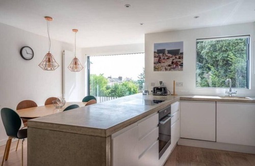 Wimbledon House | Modern Family home in Wimbledon Village with Private Parking