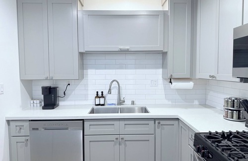 Westminster House | Modern Family Haven - Minutes from Disney Magic/Knotts and Saigon