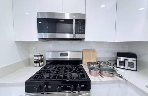 Midway City House | Modern Family Haven #2 - Minutes from Disney Magic/Knotts and Saigon