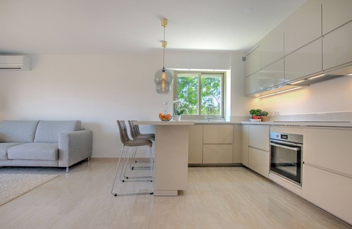 Cap-d'Antibes Apartment | Modern Family Home 5 min to Beach +Pool +Garage.
