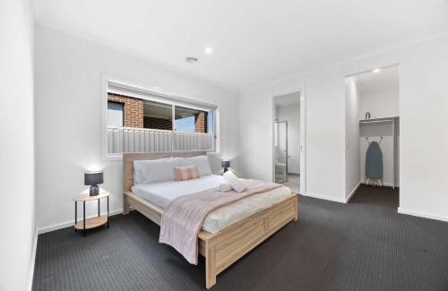 Lucas House | Modern Family Home in Lucas with Free WiFi