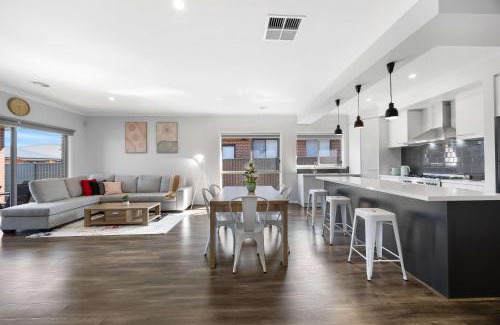Lucas House | Modern Family Home in Lucas with Free WiFi